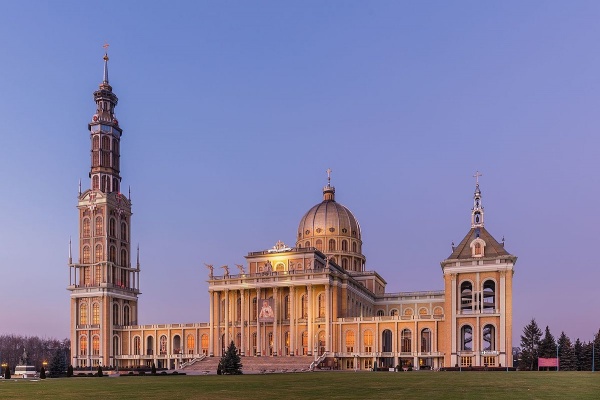 bazylika matki bożej bolesnej królowej polski w licheniu